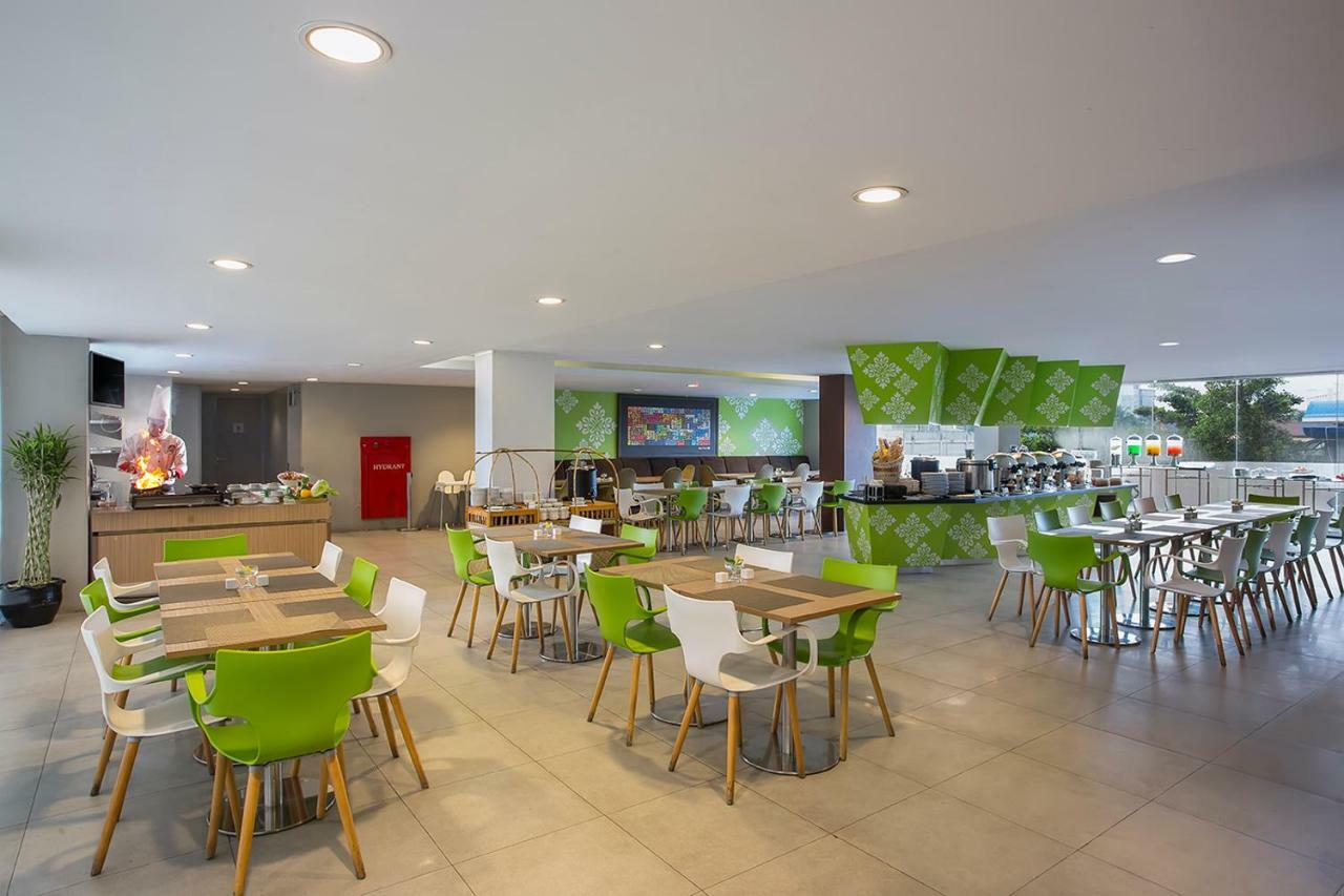Khas Pekanbaru Hotel Eksteriør billede